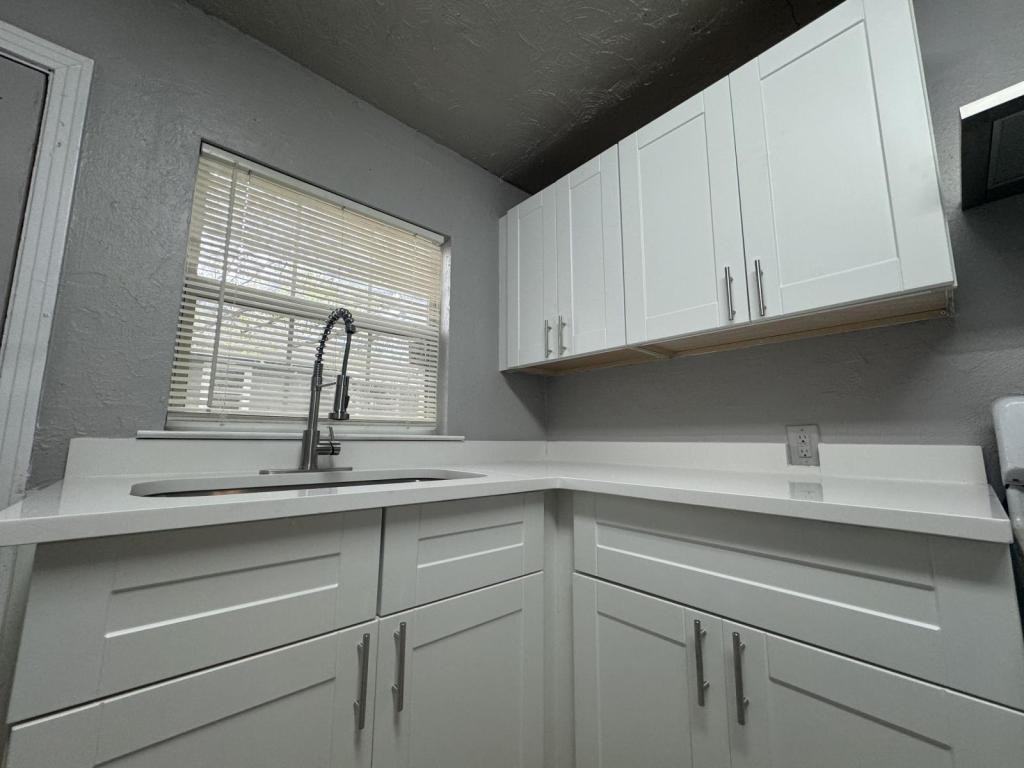 724 Carrie Ave - Photo 5 of 9