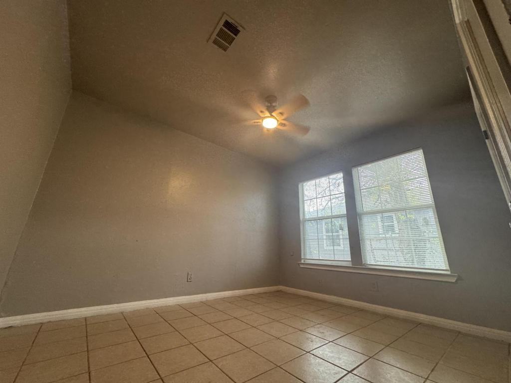 724 Carrie Ave - Photo 6 of 9