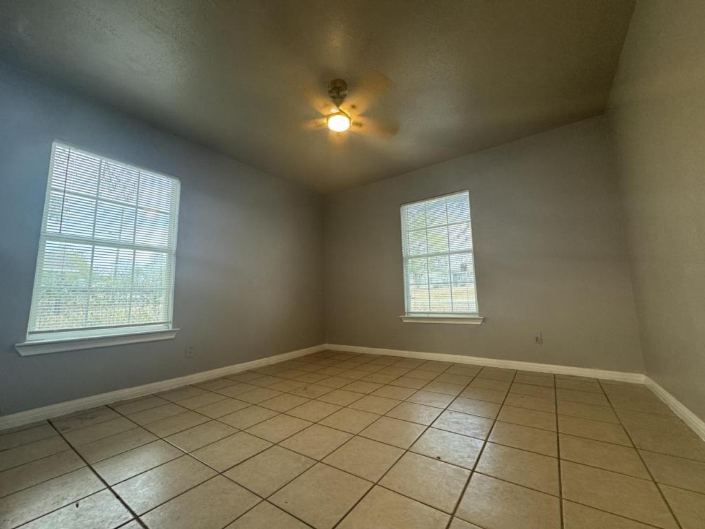 724 Carrie Ave - Photo 7 of 9