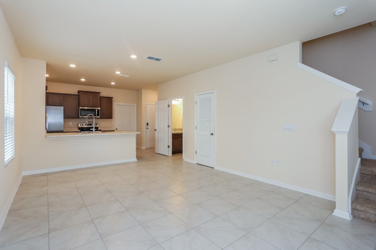 86800 Mainline Rd - Photo 3 of 23