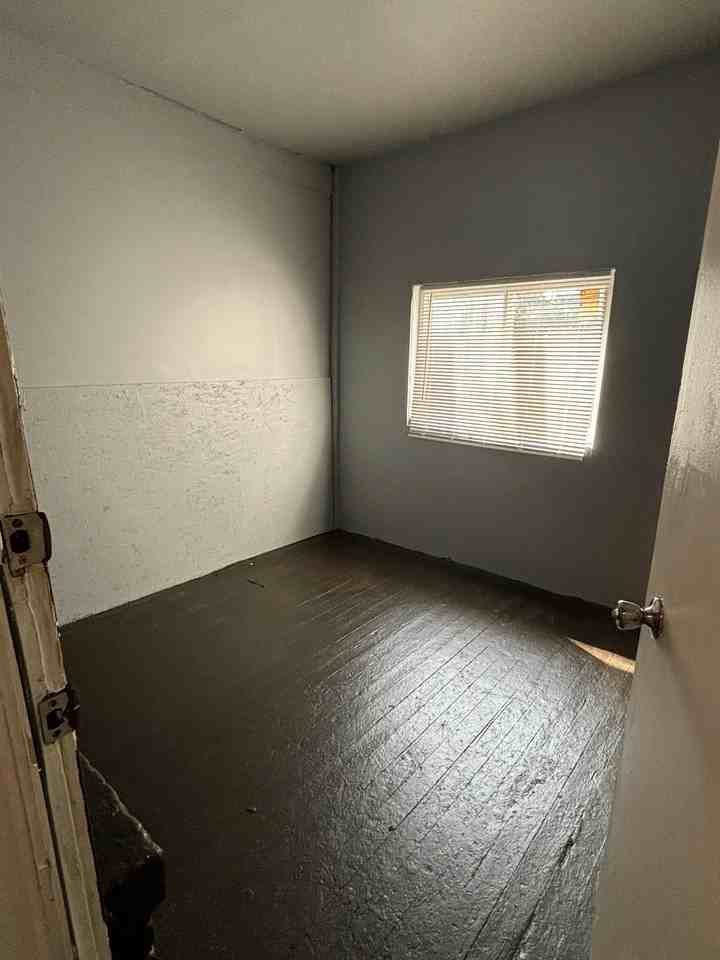 439 E 111th Pl #1E - Photo 7 of 10