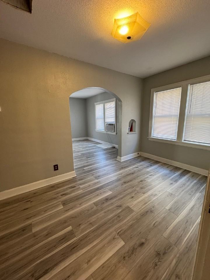 717 S Green St - Photo 4 of 7