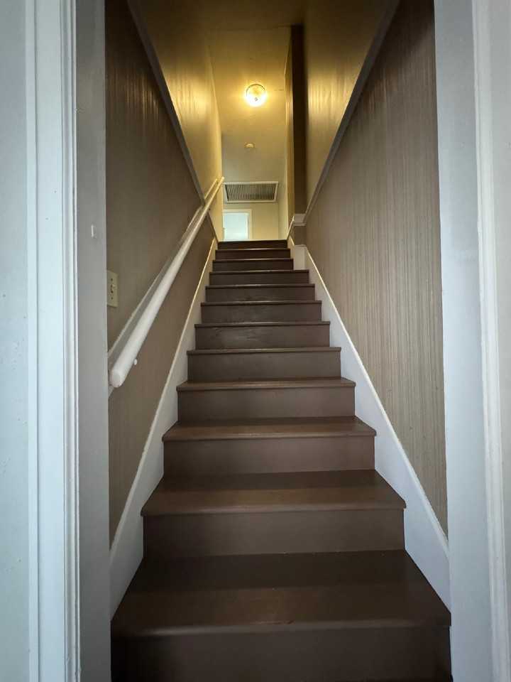 717 S Green St - Photo 6 of 7