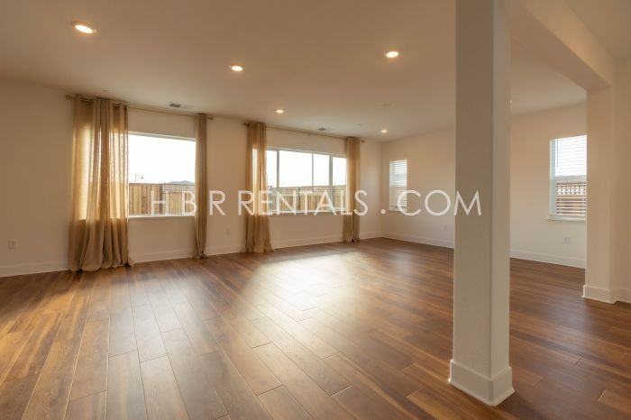 2752 Tribune St - Photo 5 of 48