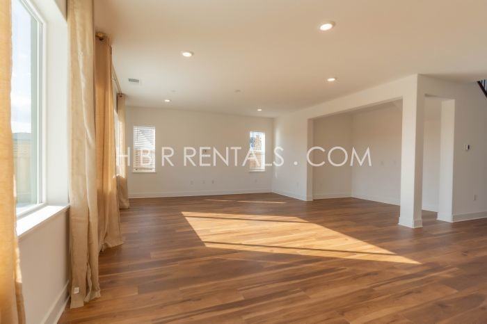 2752 Tribune St - Photo 6 of 48