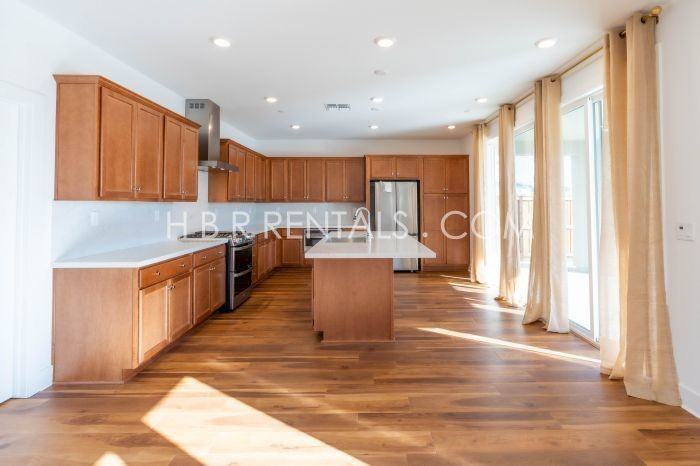 2752 Tribune St - Photo 7 of 48