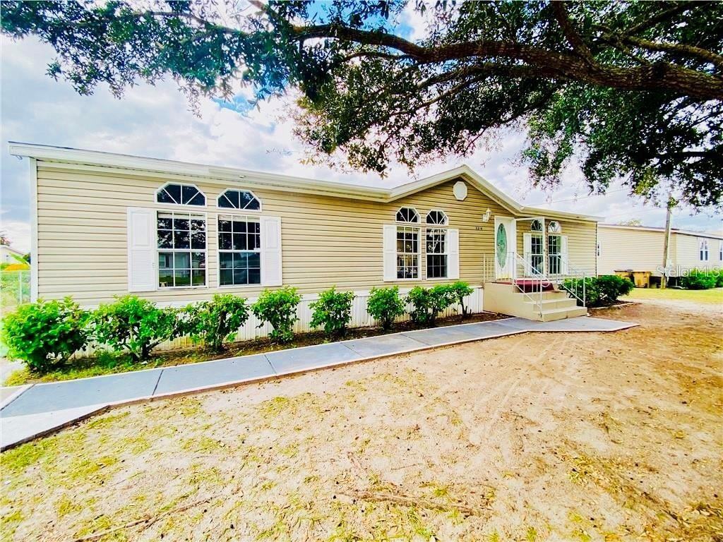 3214 Silver Lake Ct - Photo 2 of 10