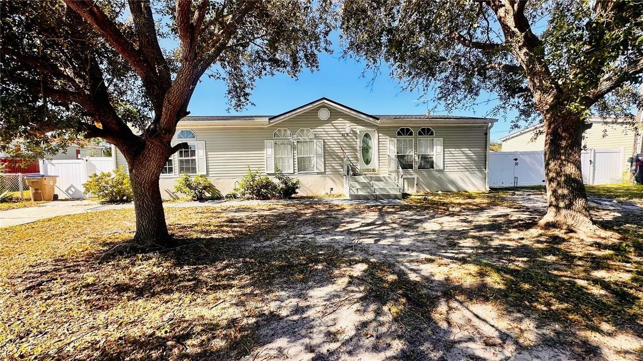 3214 Silver Lake Ct - Photo 3 of 10