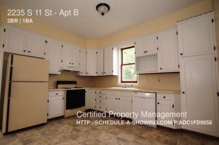 2235 S 11th St #B - Photo 3 of 5