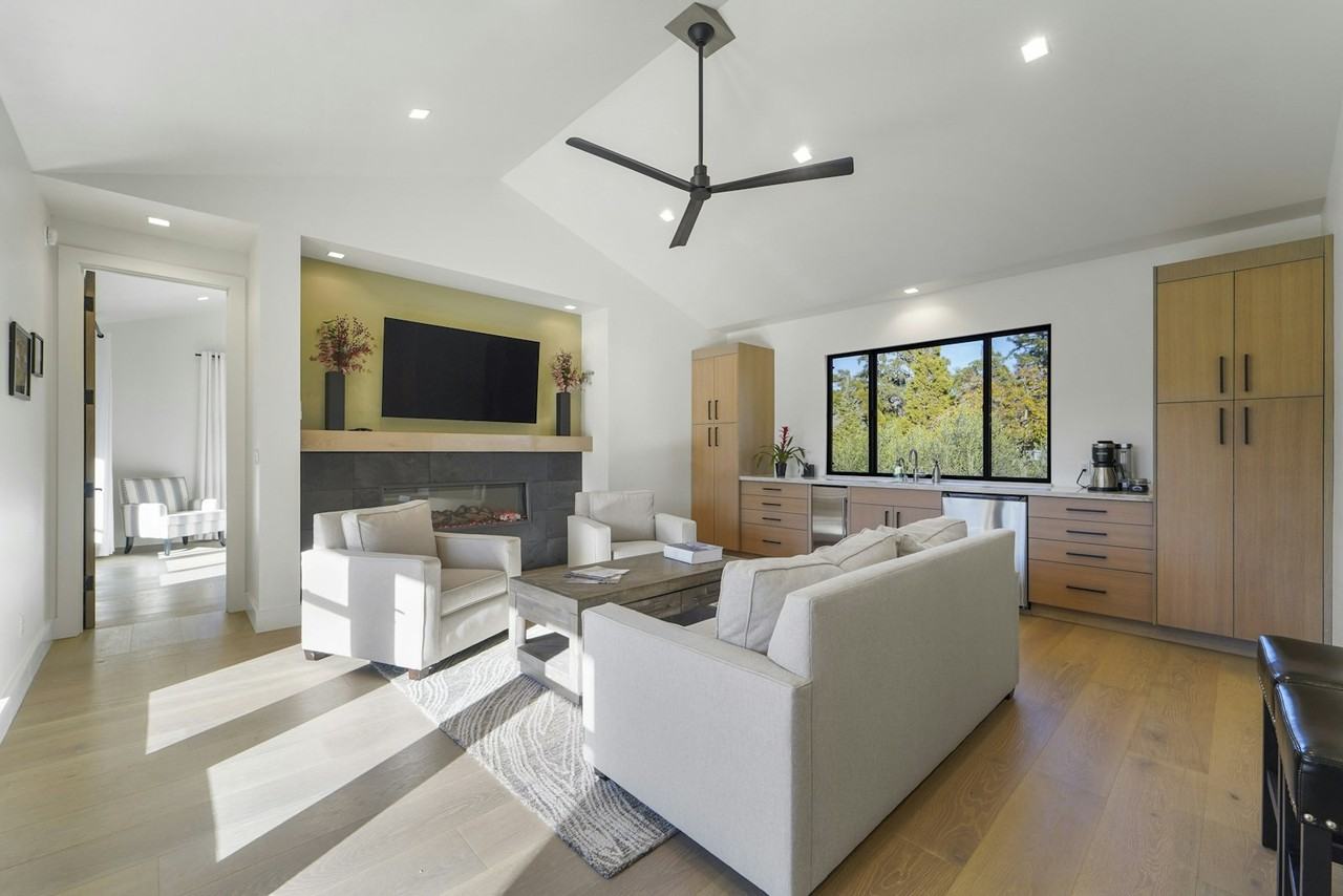 1144 Ragatz Lane - Photo 4 of 28