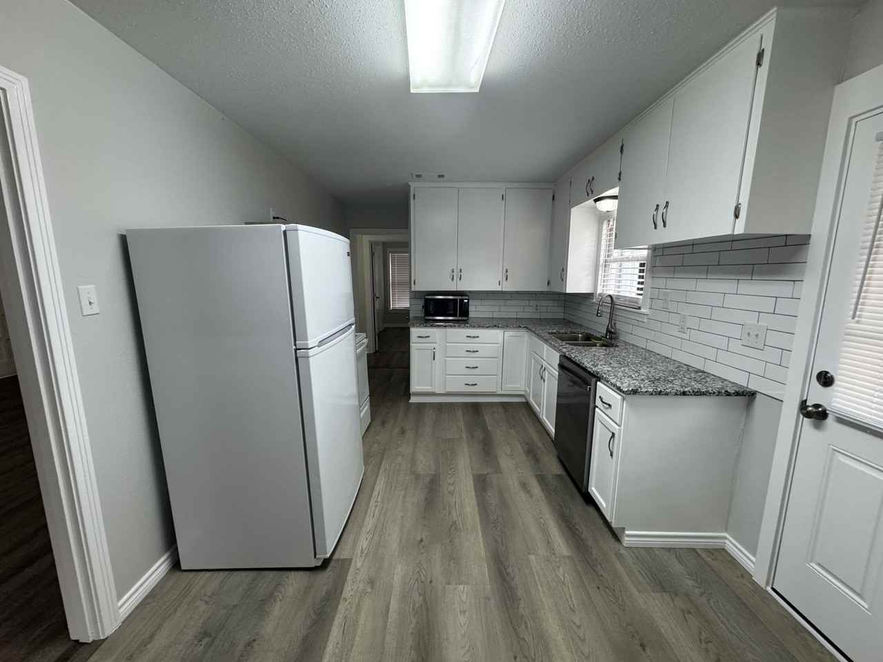 1320 N Travis St #NA - Photo 6 of 24