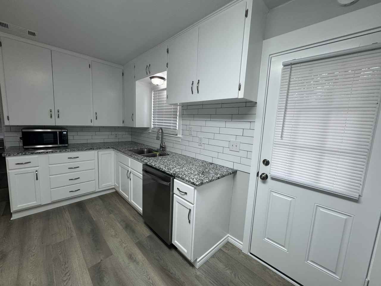1320 N Travis St #NA - Photo 7 of 24