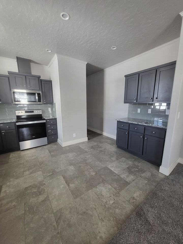 360 Wooden Spur Drive - Photo 3 of 8