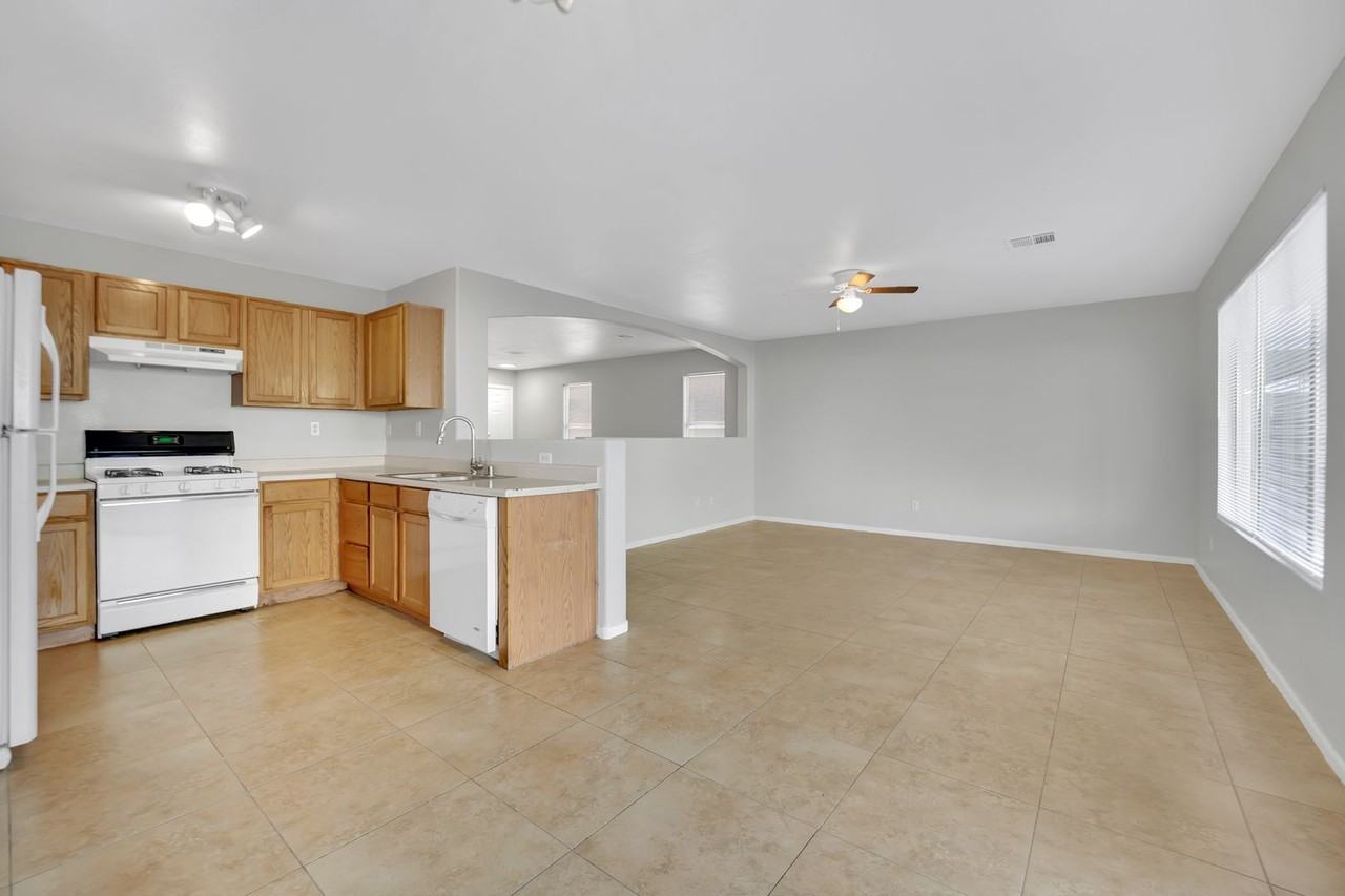 6330 Cascade Run Ave - Photo 6 of 19