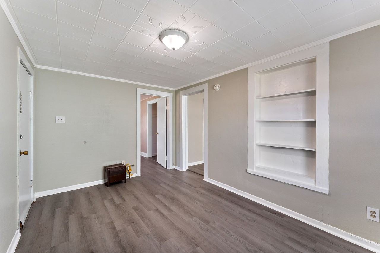 911 4th Ave N - Photo 3 of 9