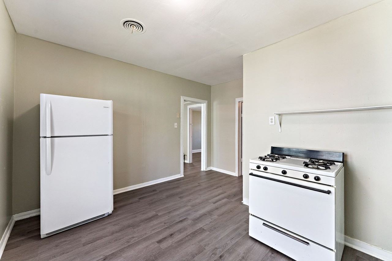 911 4th Ave N - Photo 5 of 9