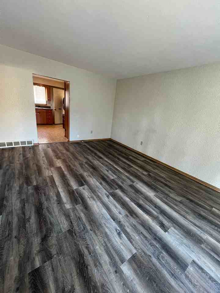 Marathon 913/915 24th St N - Photo 3 of 12