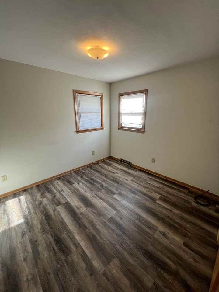 Marathon 913/915 24th St N - Photo 4 of 12