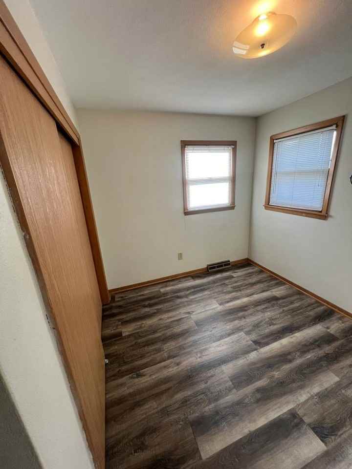 Marathon 913/915 24th St N - Photo 5 of 12