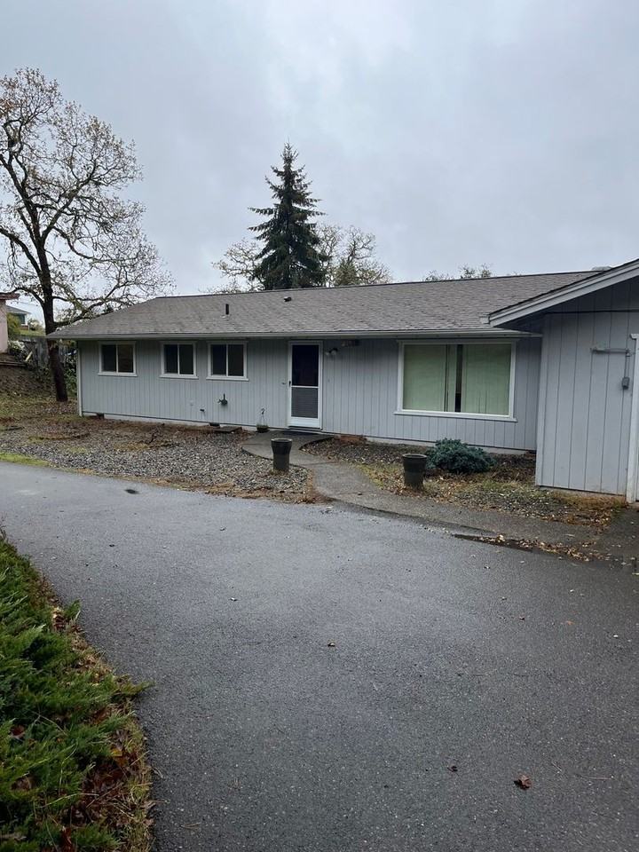 1005 Nw Orchard Dr - Photo 3 of 35