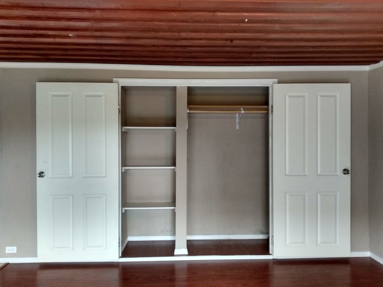 1008 Stockwell St - Photo 3 of 12