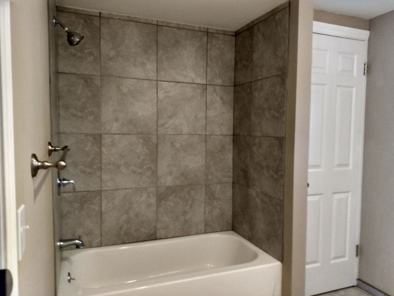 1008 Stockwell St - Photo 5 of 12