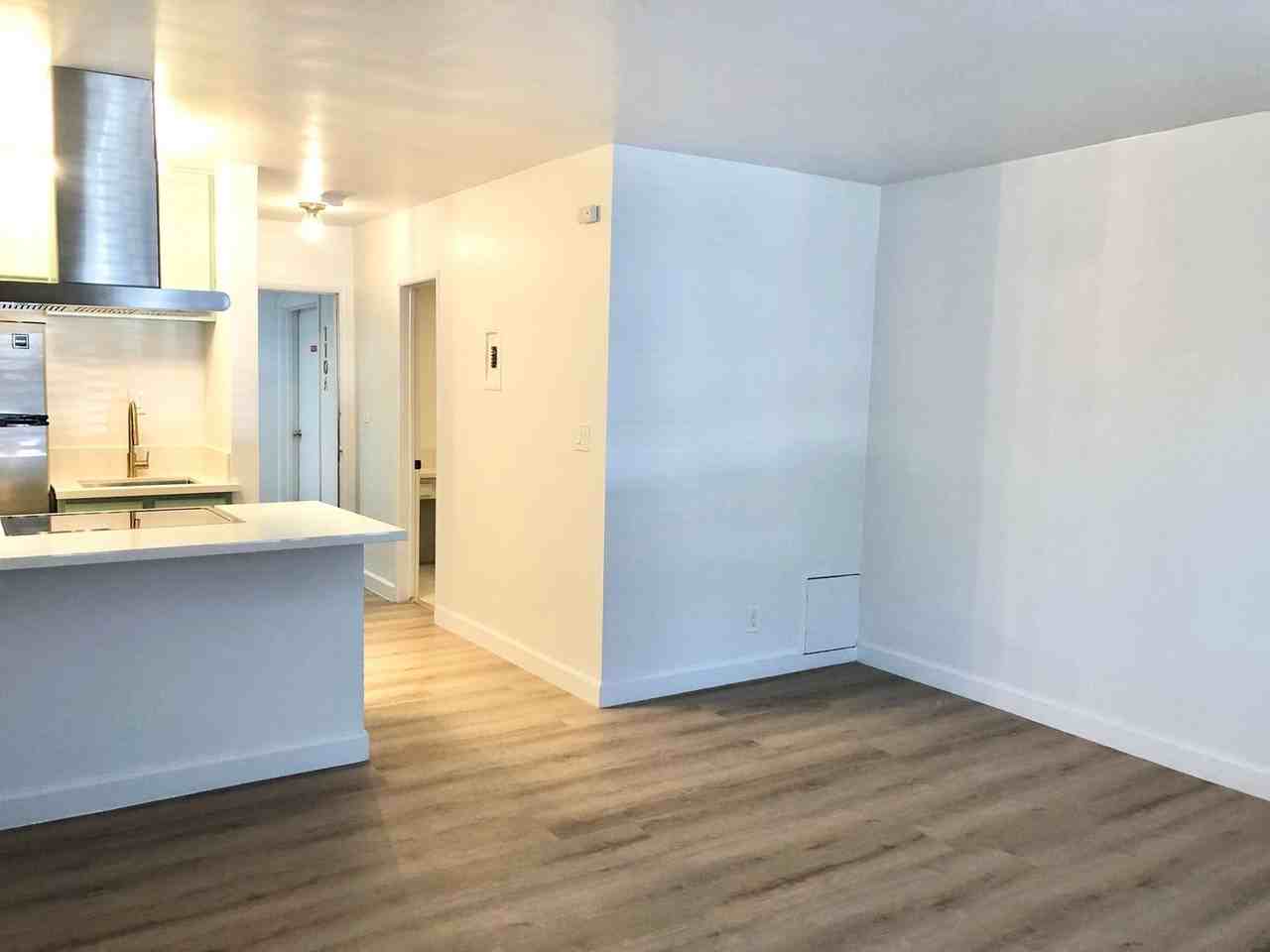 114 Gramercy Place - Photo 4 of 20