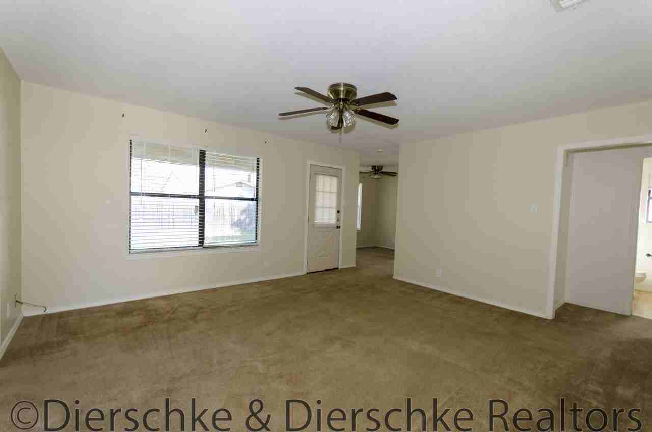 1360 Fox Hollow St - Photo 3 of 9