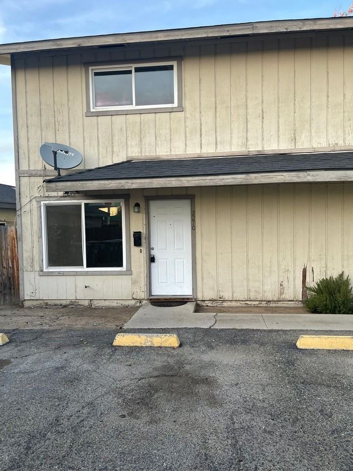 2270 Blossom St - Photo 2 of 9