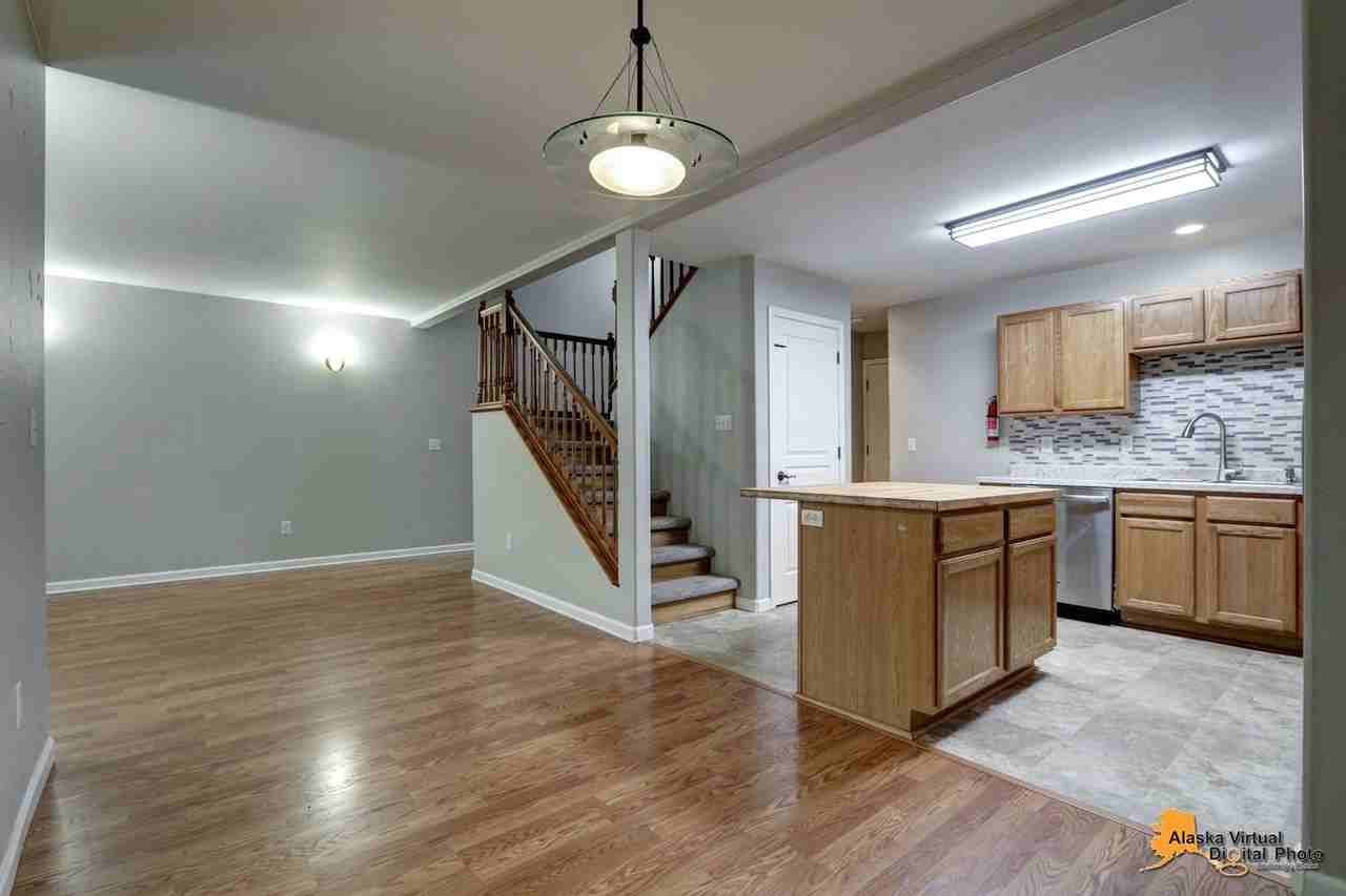 8403 Duben Ave - Photo 6 of 31