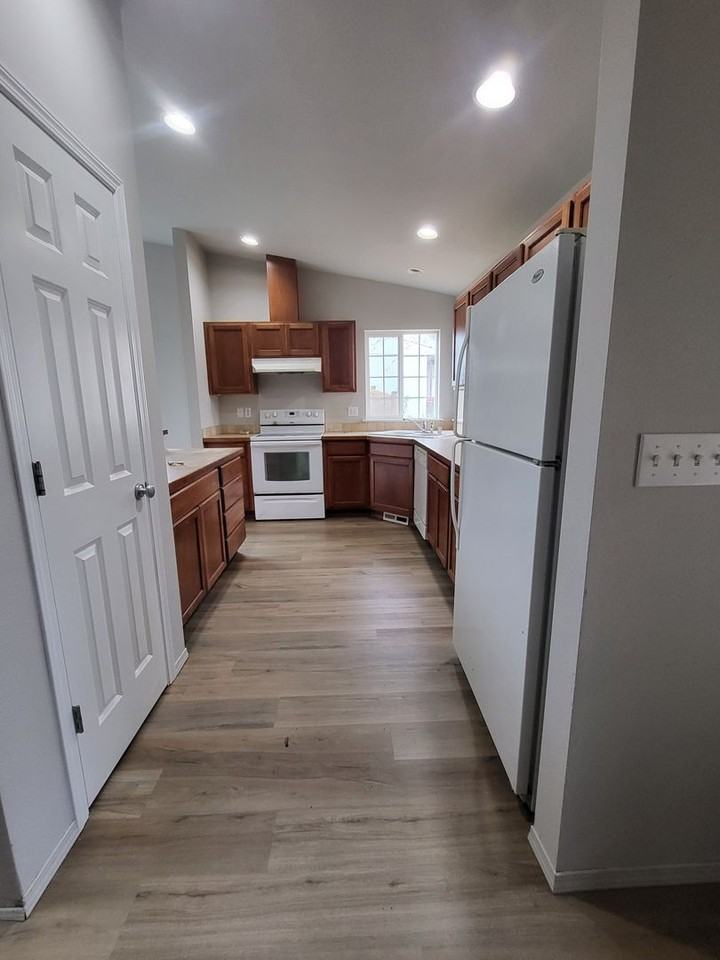 226 Goldmyer Dr - Photo 3 of 15