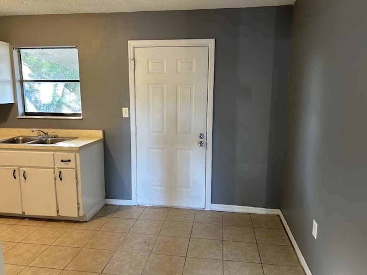 106 E Givens St - Photo 4 of 9