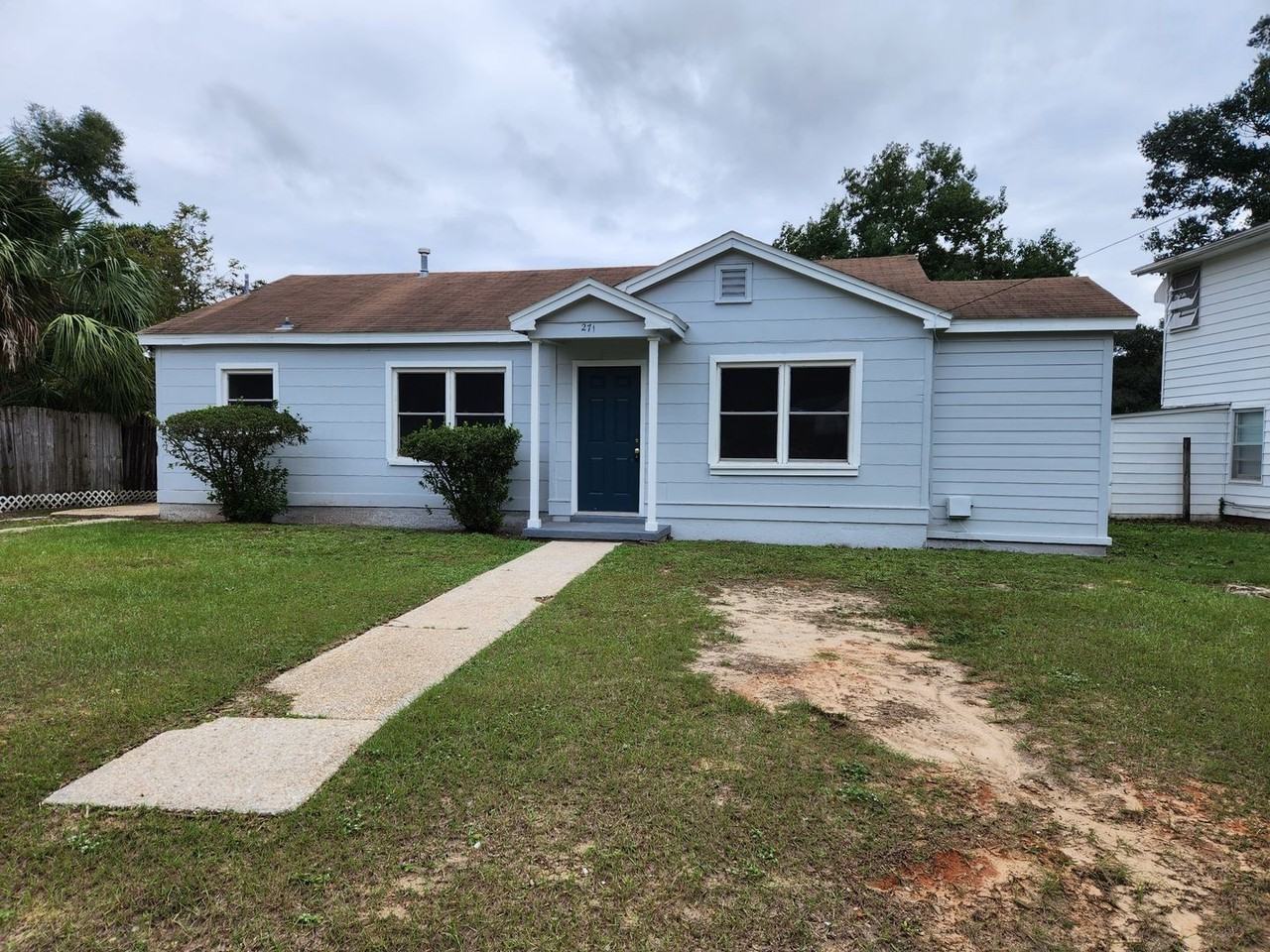 271 Chestnut St - Photo 3 of 15