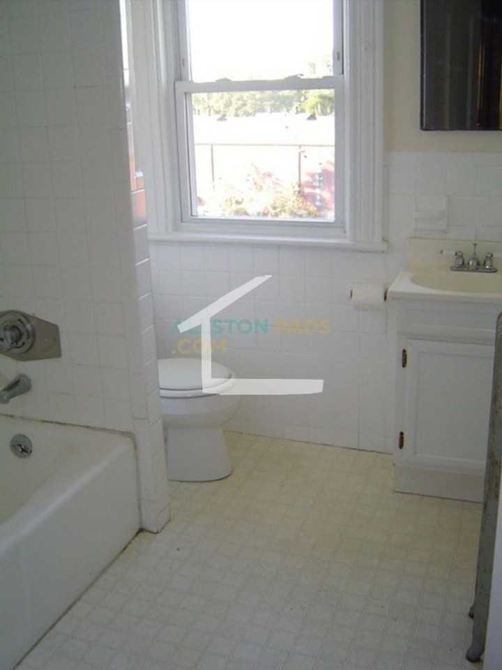 16 Pratt St - Photo 3 of 13