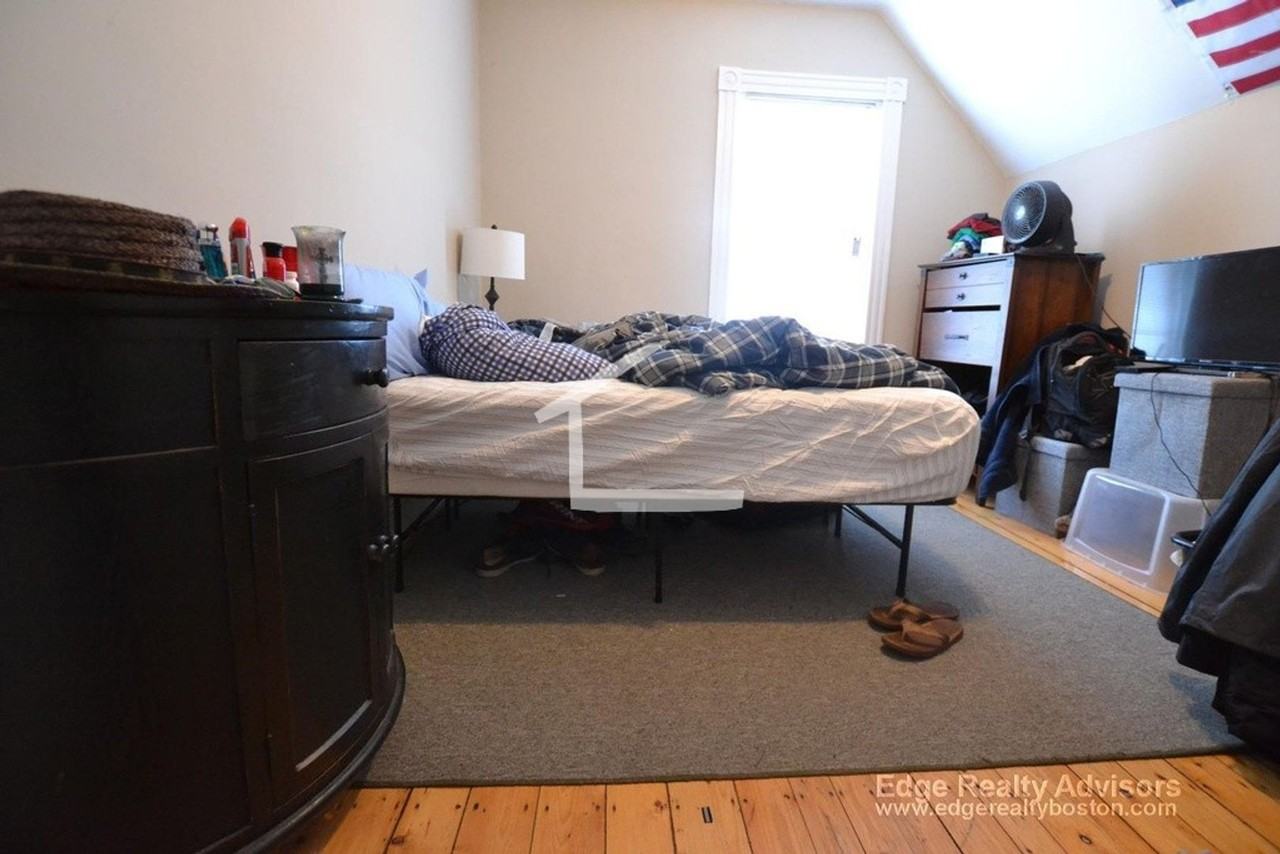 14 Pratt St - Photo 5 of 15