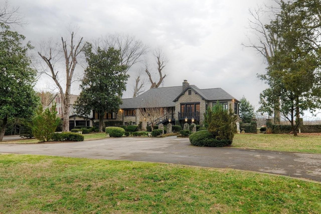 1013 Falls Ave - Photo 3 of 28