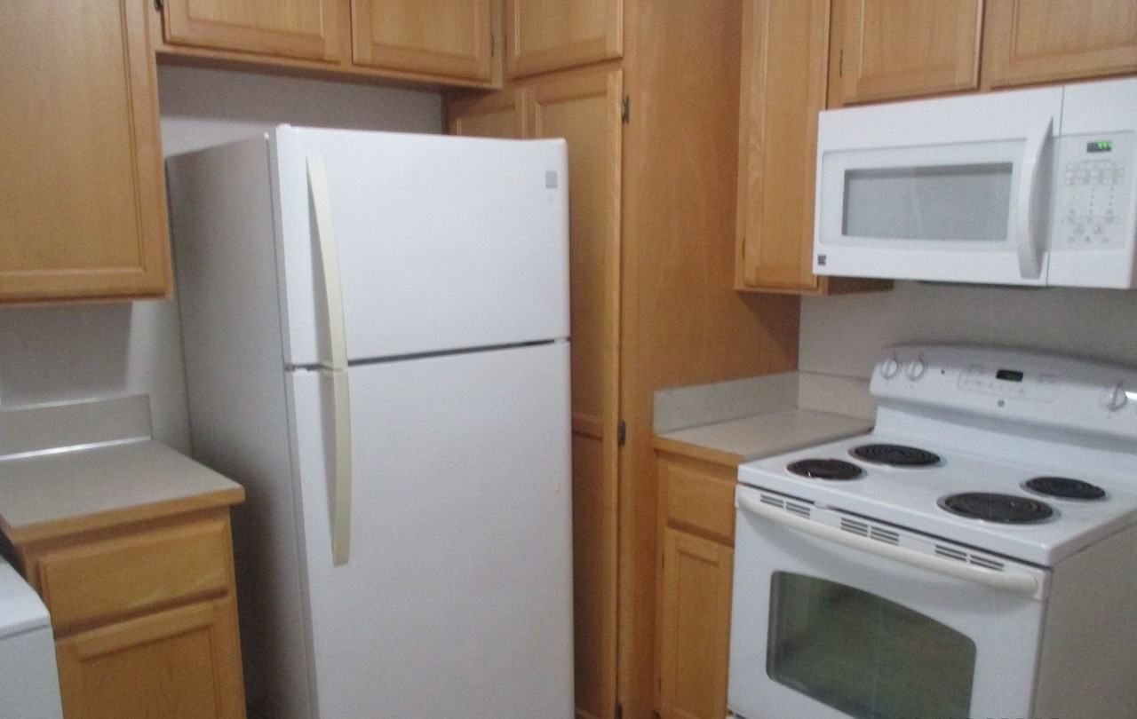 517 Balm Ave - Photo 4 of 9