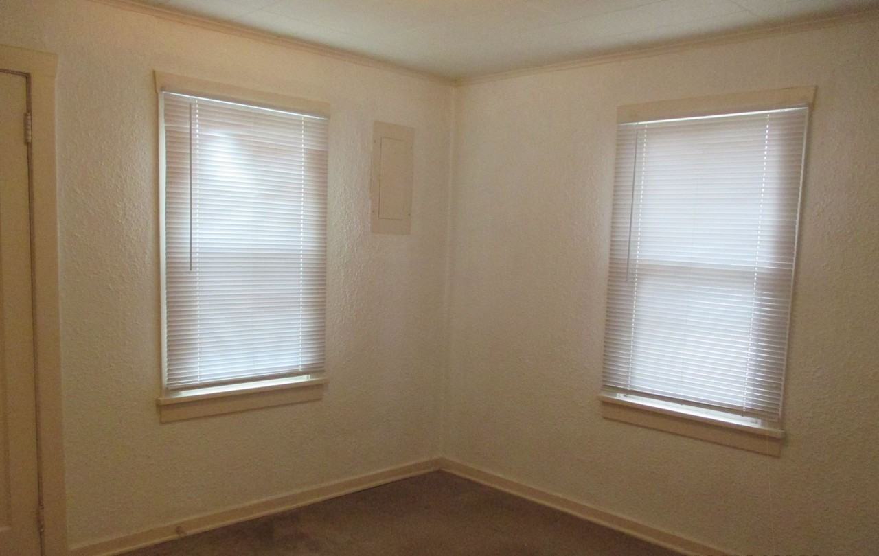 517 Balm Ave - Photo 6 of 9