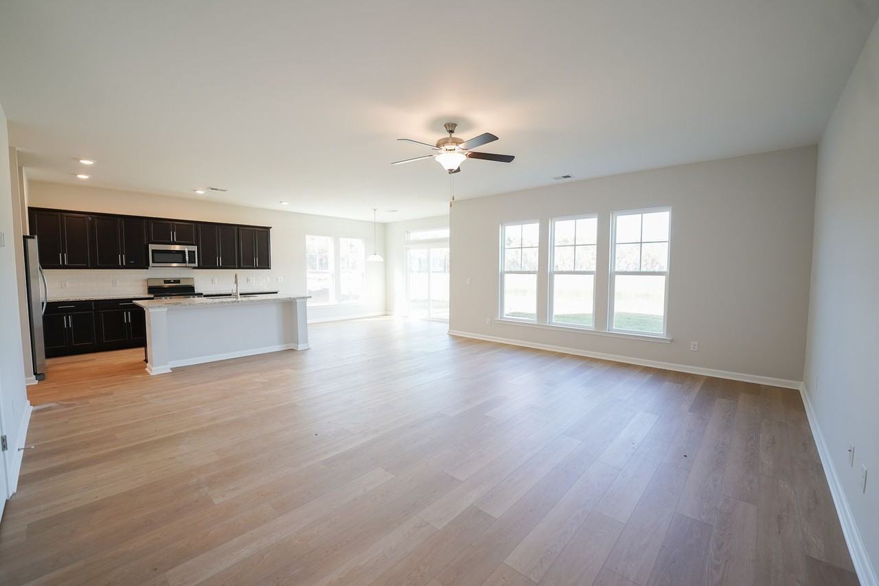 102 Fenway St - Photo 7 of 36