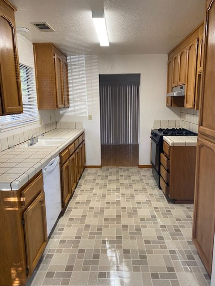 482 Alamine Dr - Photo 2 of 9