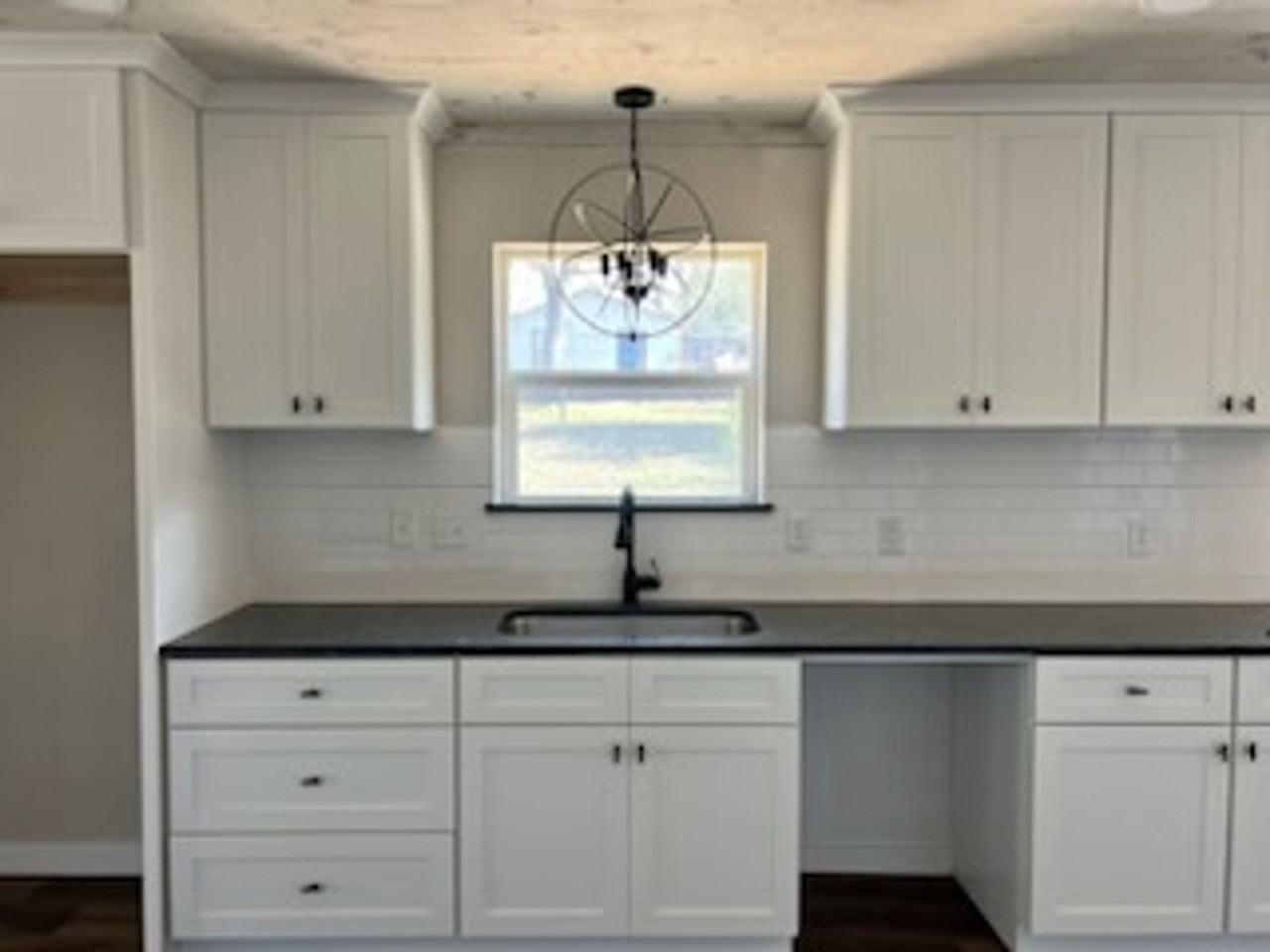 301 Avenue J - Photo 3 of 8