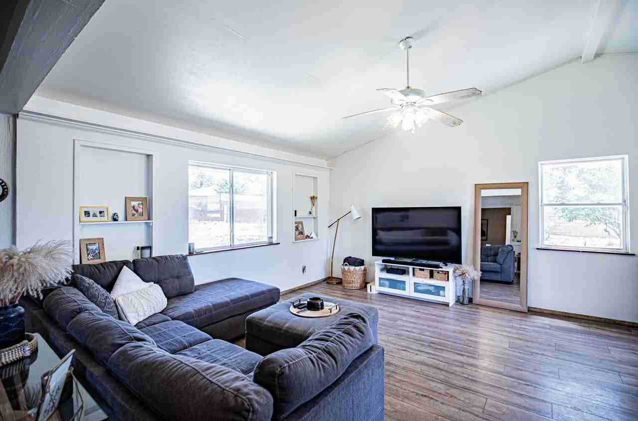 2606 Pontiac Dr - Photo 3 of 30