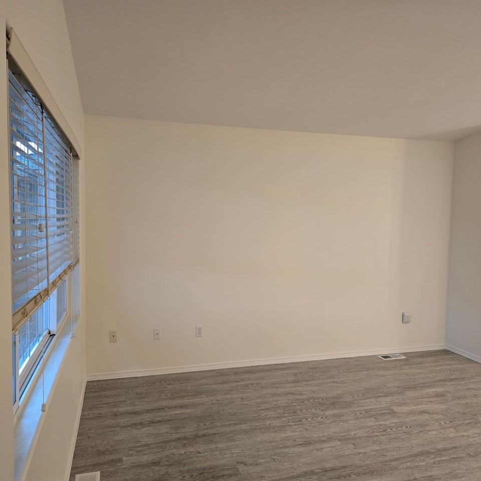 818 E Washington Pl - Photo 3 of 29