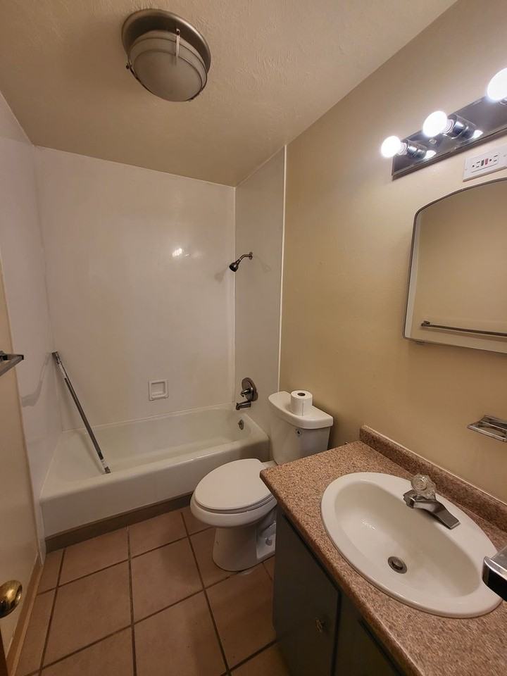 10113 Blume St Ne - Photo 6 of 12