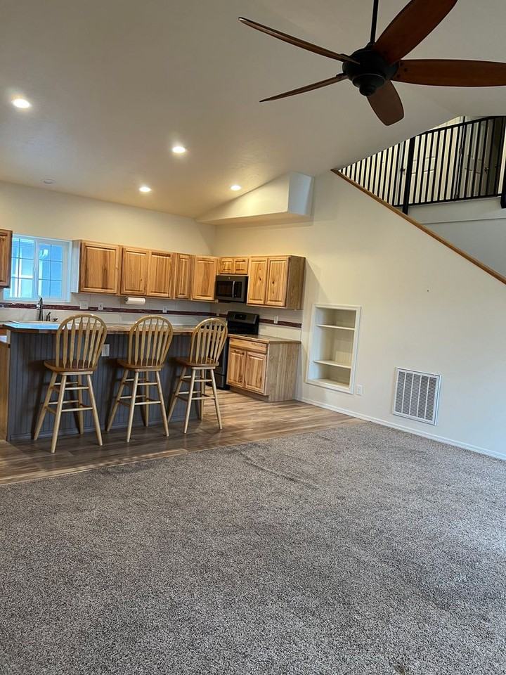 21260 Cessna Ct - Photo 3 of 35