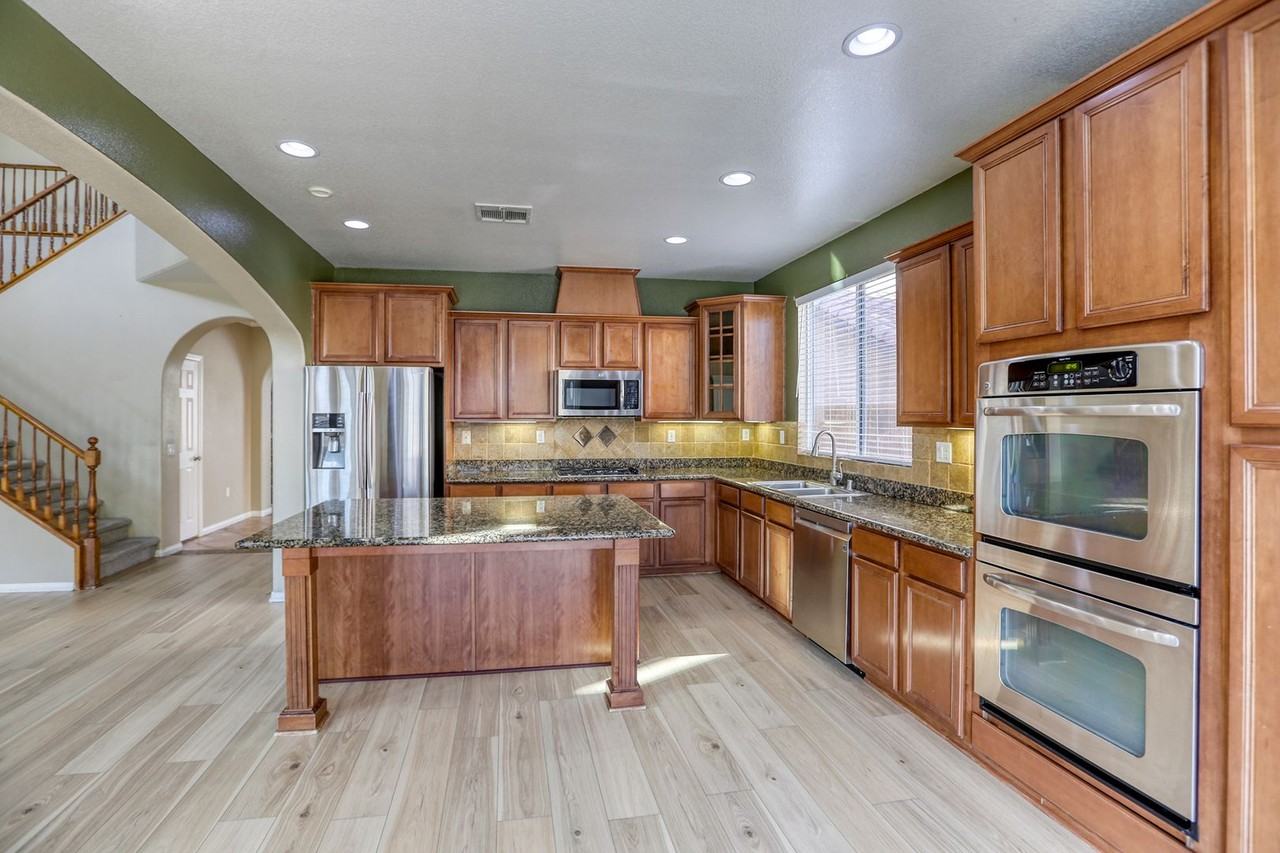 692 Blue Crystal Creek Rd - Photo 2 of 36
