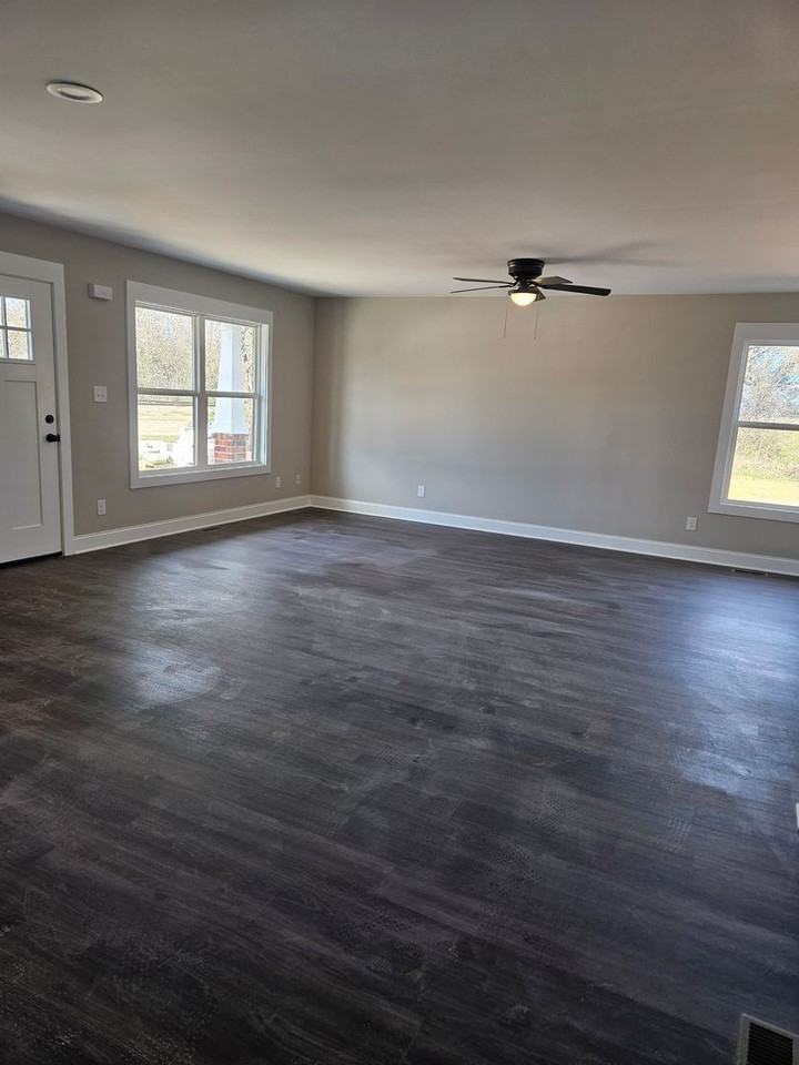352 N Wright Rd - Photo 2 of 11