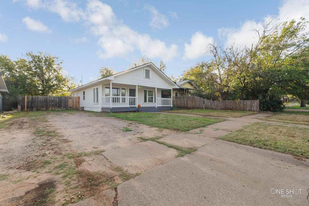 2141 Swenson St - Photo 2 of 35