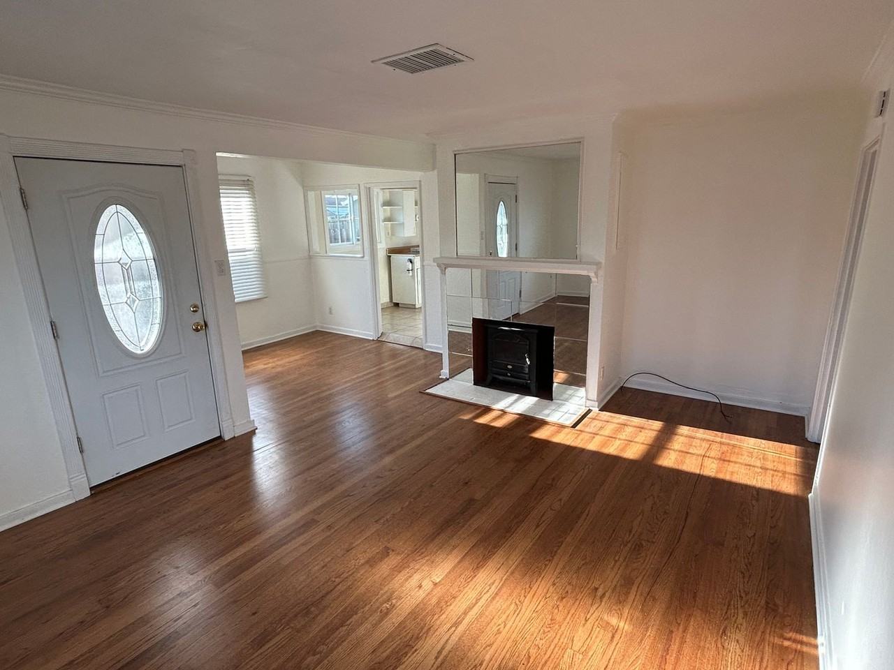 1541 2nd Ave - Photo 2 of 9