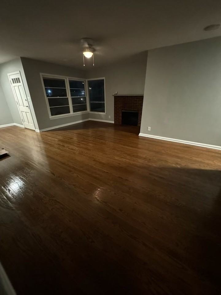 1515 S Kentwood Ave - Photo 2 of 14